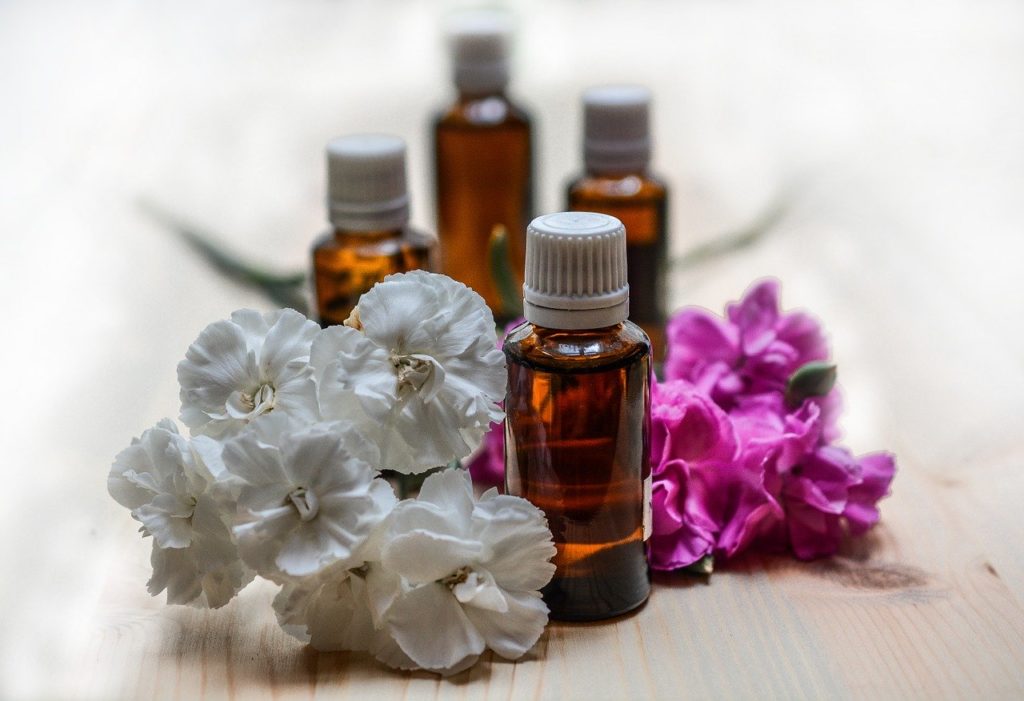 Essential Oils 1433692 1280 1024x701