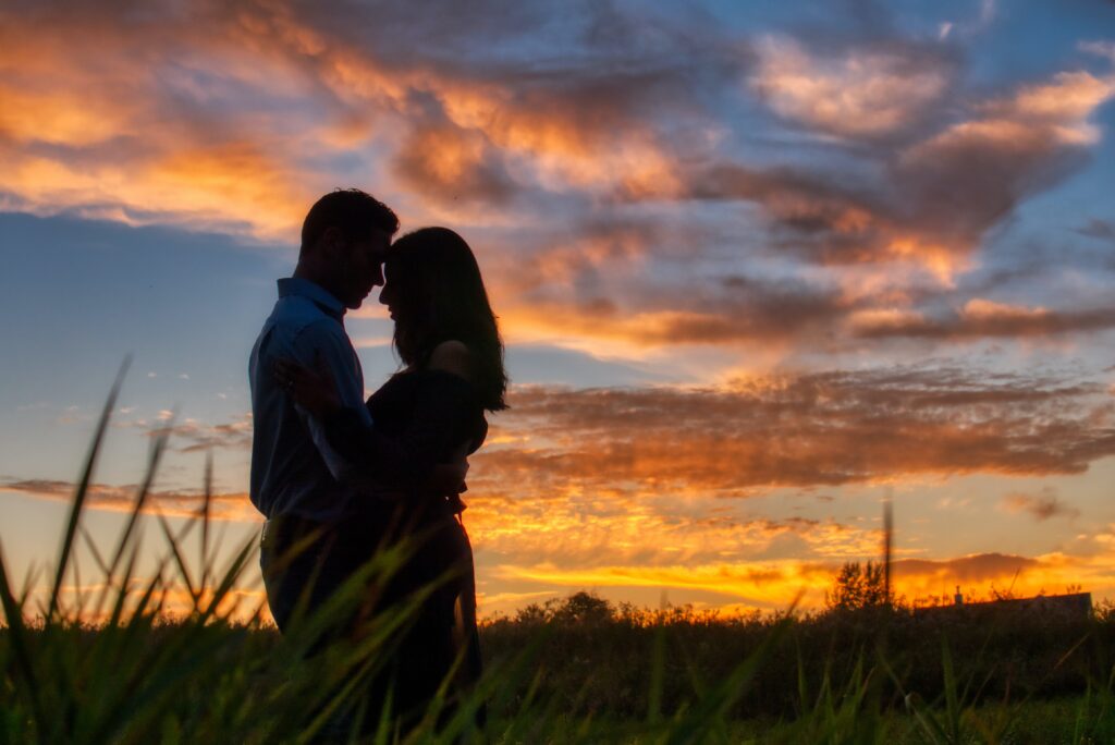 Photo Of Couple Hugging During Dawn 1542354 1024x684